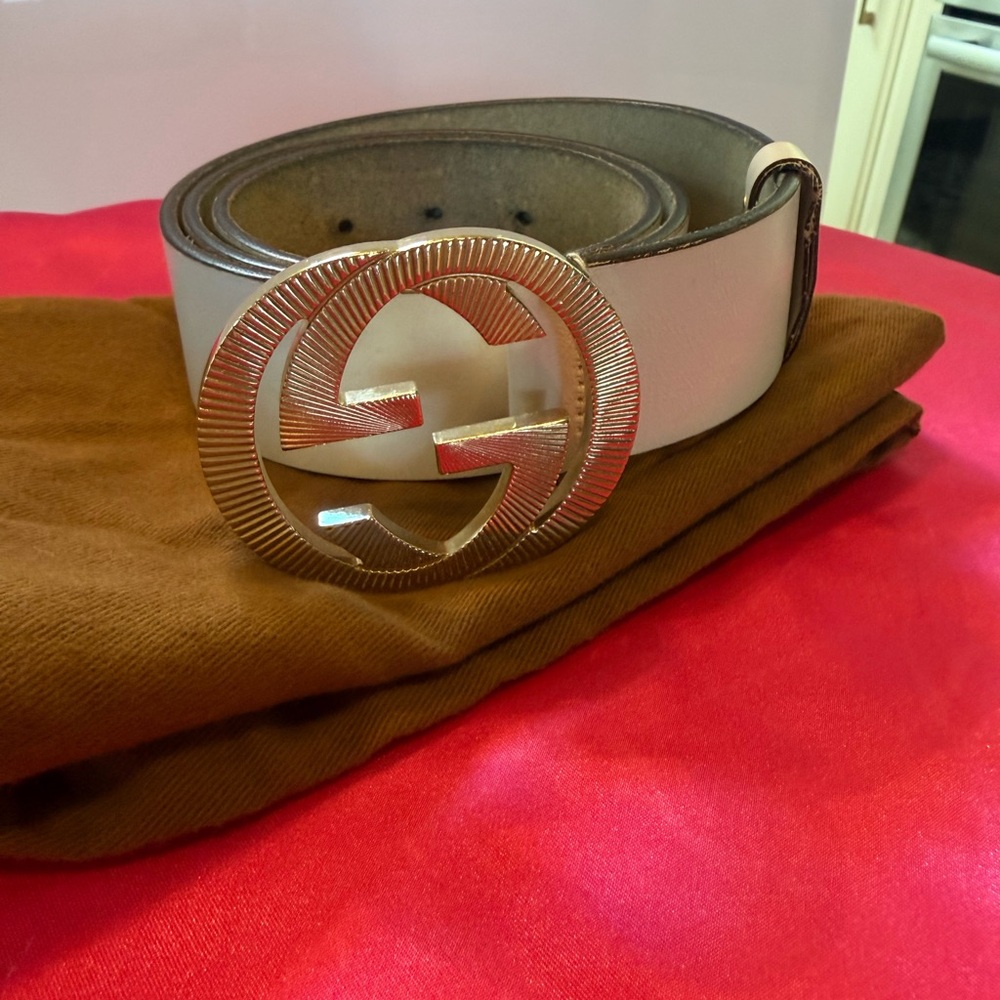 Gucci White Leather Belt with Gold Double-G Buckle - Picture 2 of 2